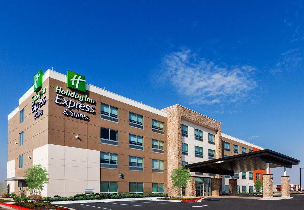 Holiday Inn Express & Suites - Marshalltown, An Ihg Hotel Exterior photo